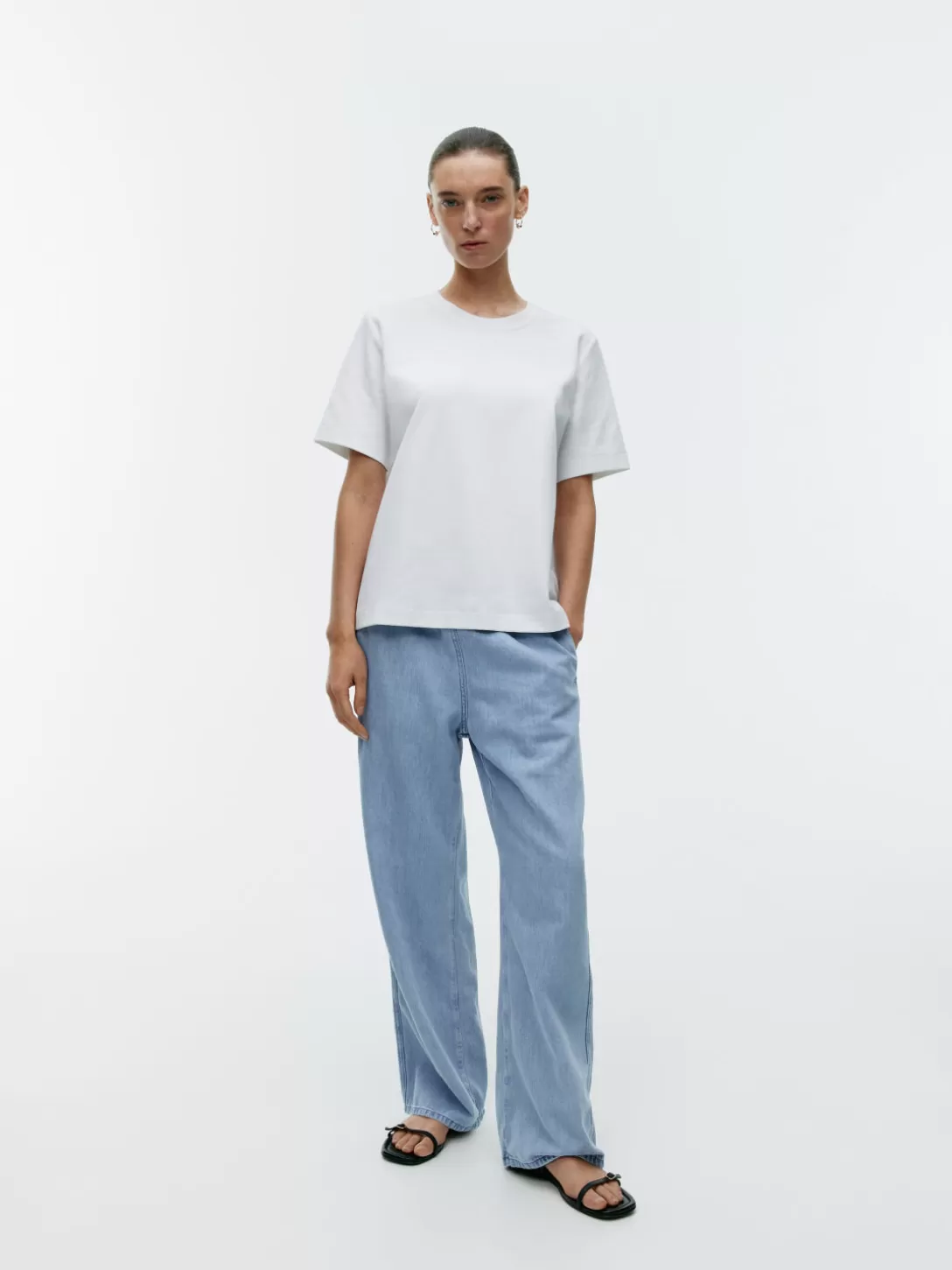 ARKET Denimbyxa Med Dragsko- Stickade Tröjor Och Koftor | Jeans