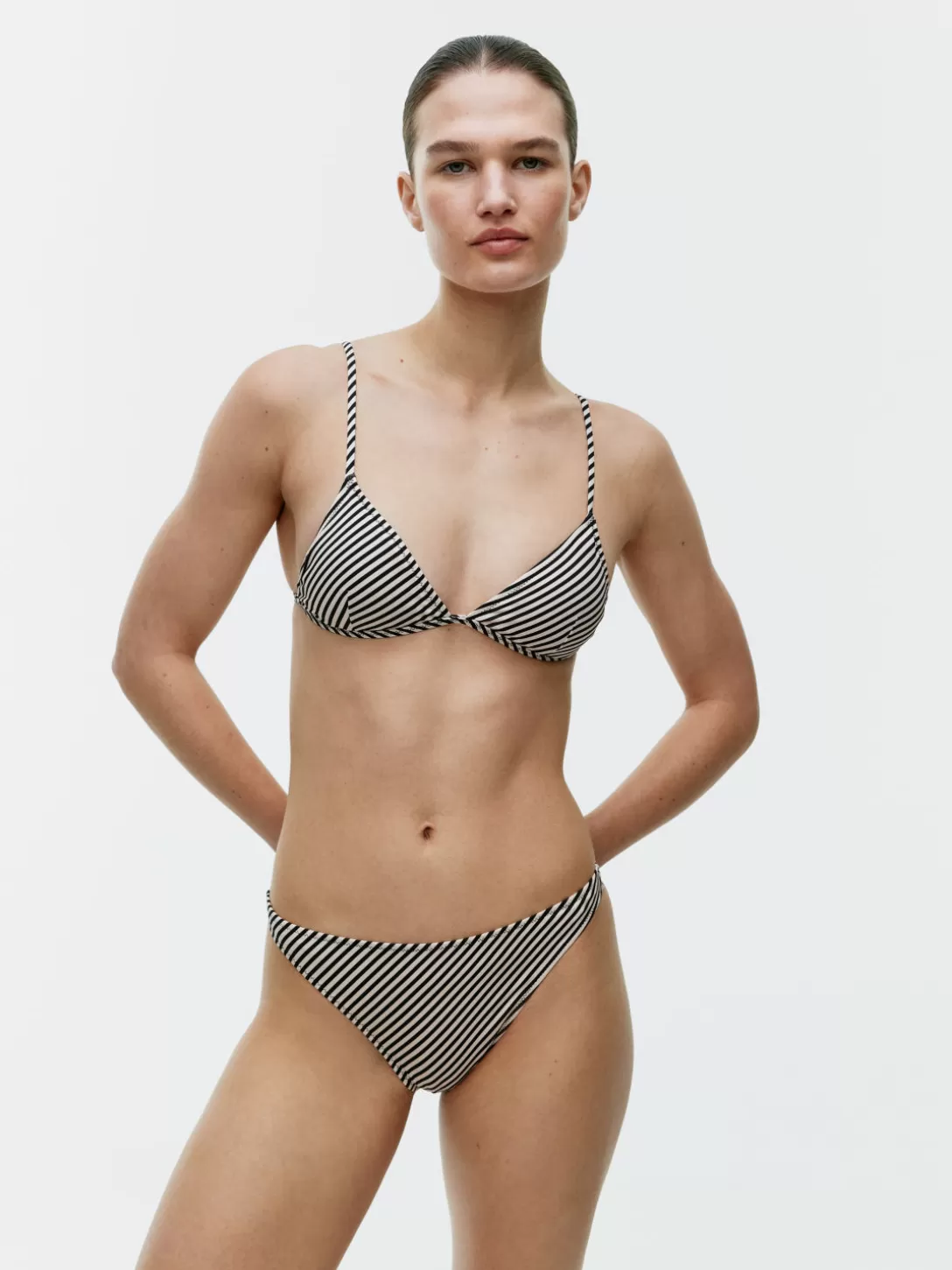 ARKET Mönstrad Bikinitrosa- Badkläder