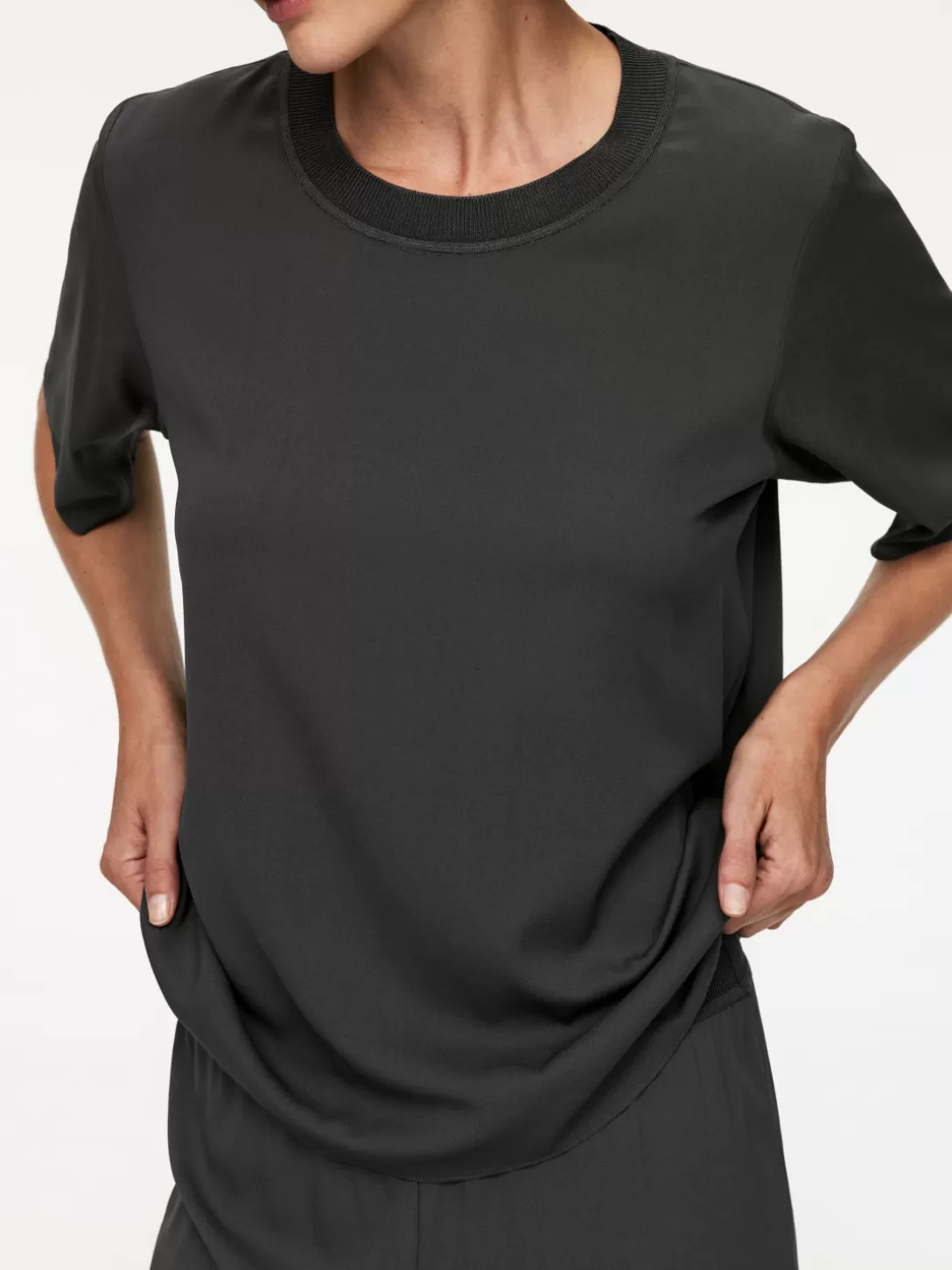 ARKET T-shirt I Siden- Stickade Tröjor Och Koftor